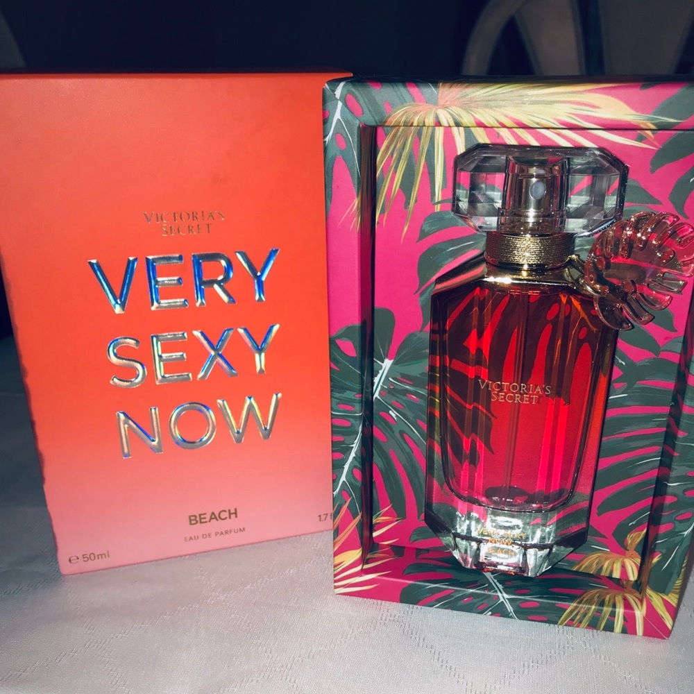 Victoria Secret ‘beach’ Very Sexy NOW